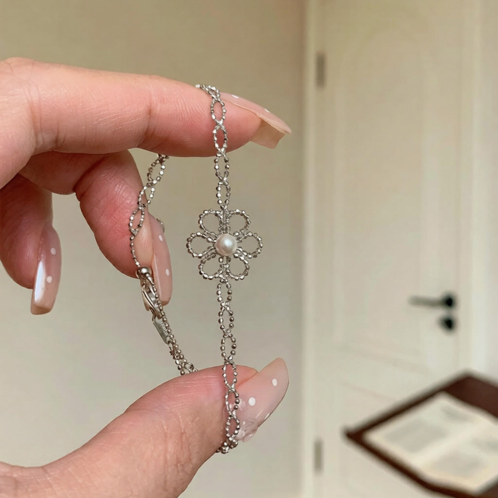 Elegant Hollow Floral Pearl Bracelet for Women with Plated Finish, Minimalist Fashion Office Style Daily Wear Accessory