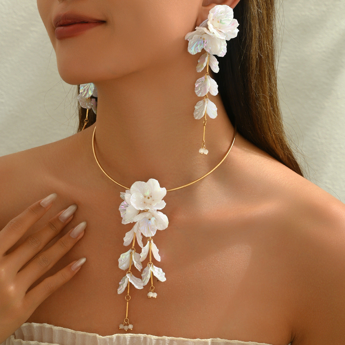 Floral Minimalist Resin Necklace and Earrings Set with Petal Design for Women