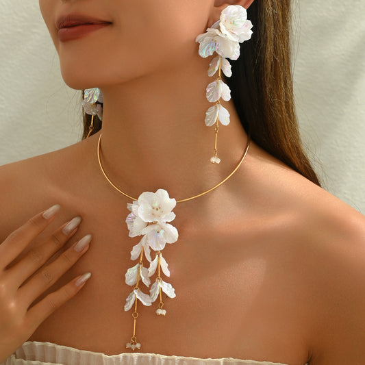Floral Minimalist Resin Necklace and Earrings Set with Petal Design for Women