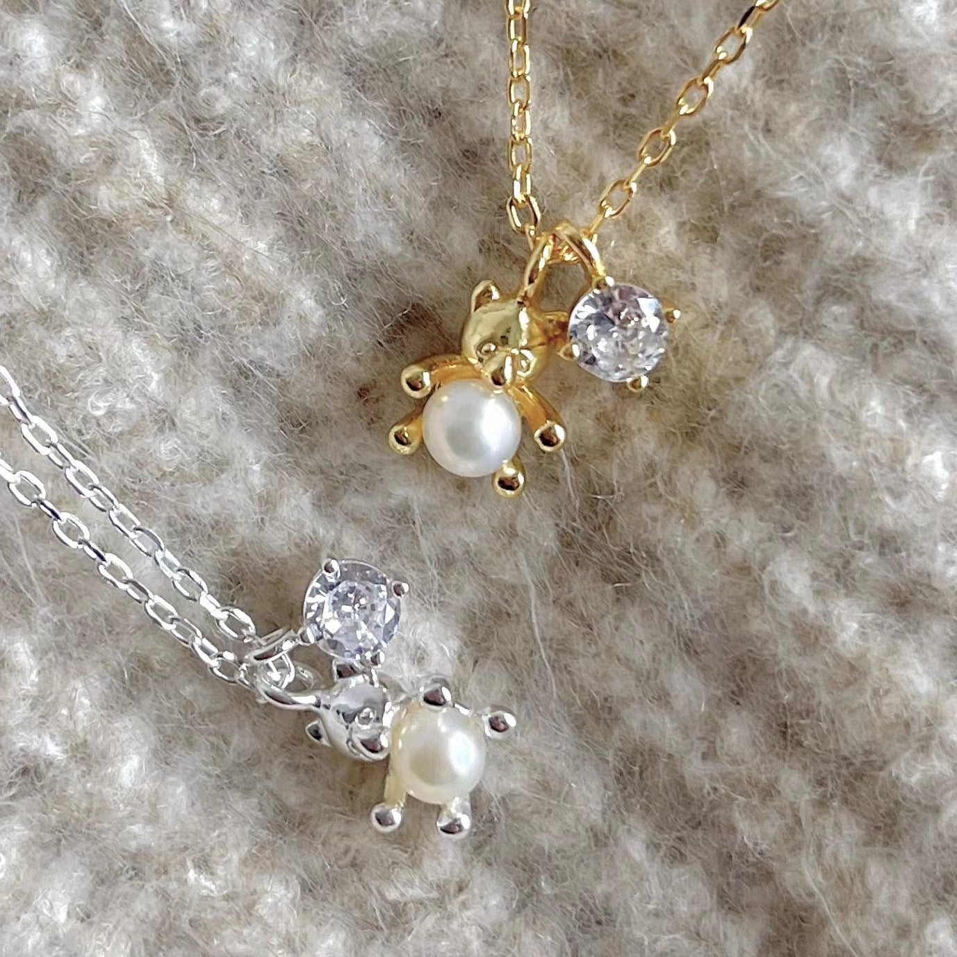 Minimalist Bear-Shaped 925 Sterling Silver Necklace with Pearl and Zircon Inlay
