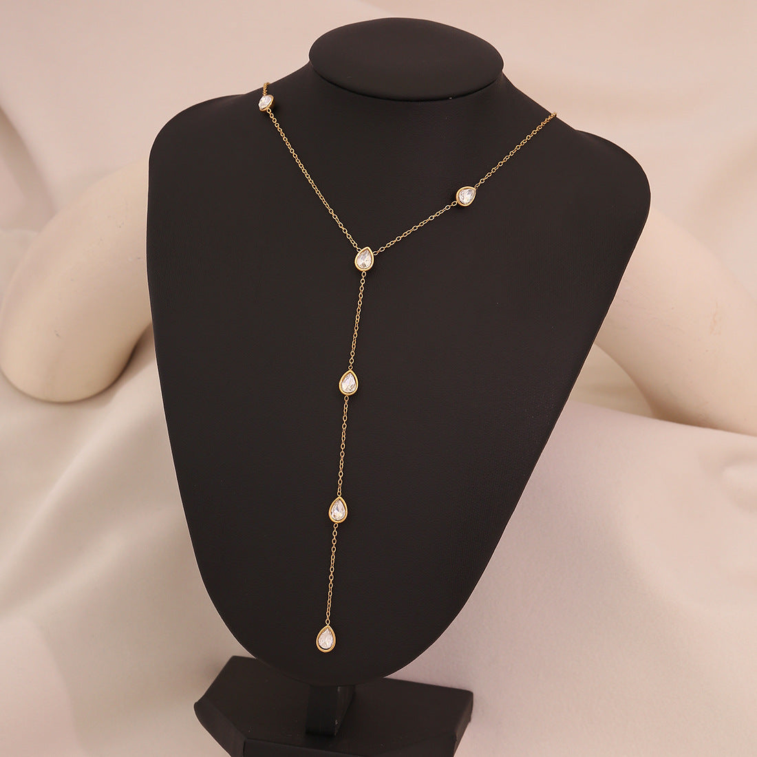 Fashionable OL Style Teardrop-Shaped Stainless Steel Pendant Necklace with Plated Finish and O-Chain for Women