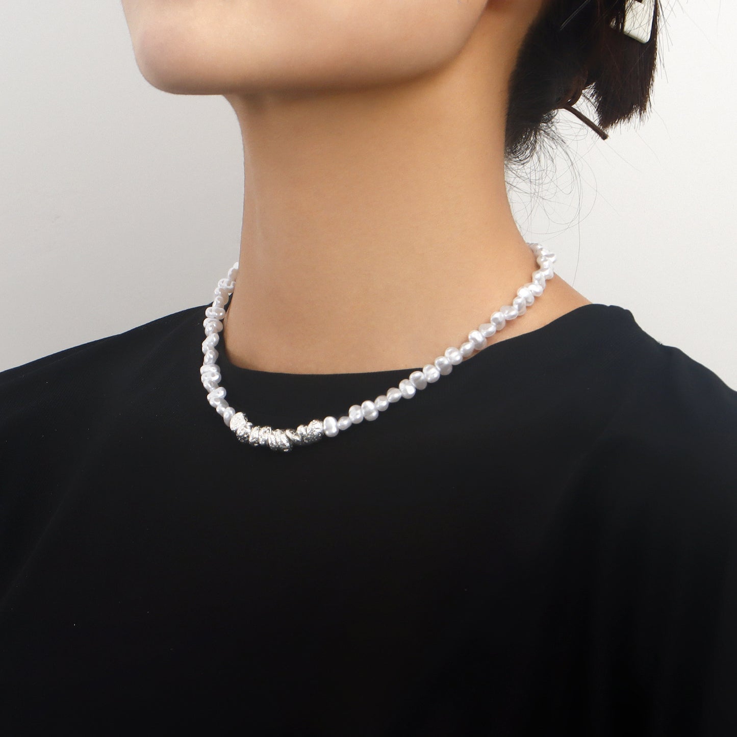 Geometric Style Alloy Pendant Necklace for Women with Plated Finish and Beaded Design