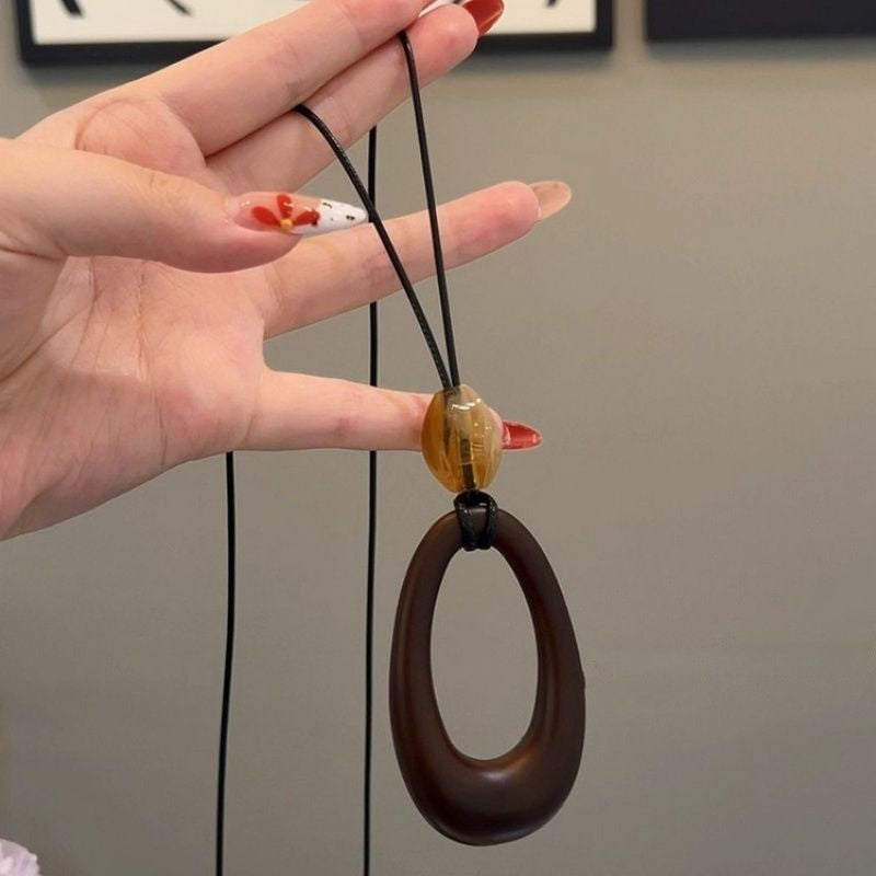 Collana con ciondolo geometrico in acrilico stile retrò da donna con charm in lega, fatta a mano, catena a strati alla moda minimalista