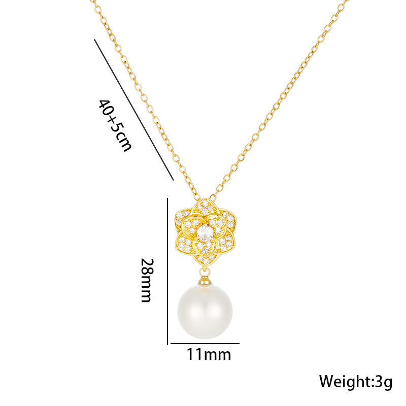 Collana pendente con rosa floreale minimalista in acciaio al titanio con intarsio di strass e finitura galvanica per donna