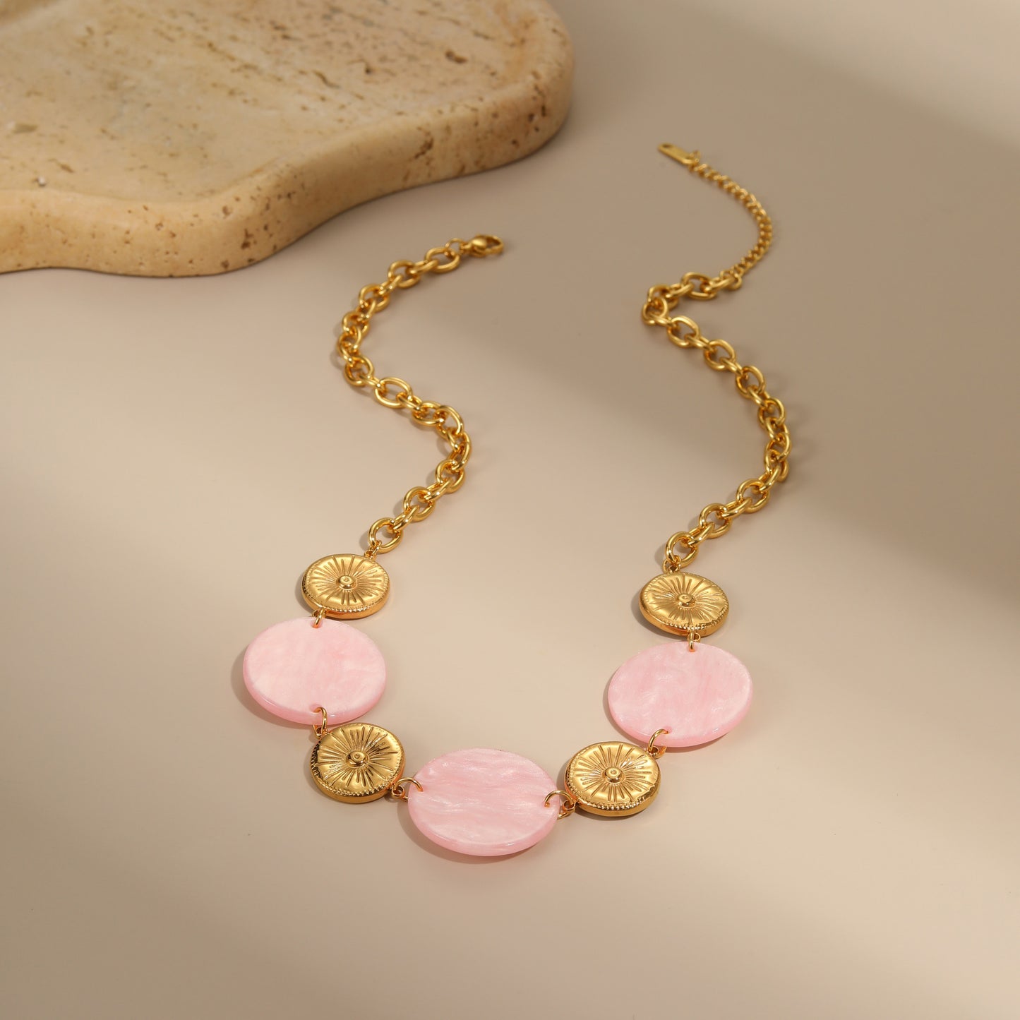 Collana da Donna Minimalista alla Moda con Ciondolo Rotondo a Disco in Acrilico in Acciaio Inossidabile con Finitura Galvanizzata