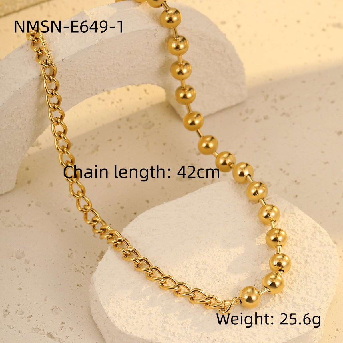 Set di collana e bracciale alla moda da ufficio con perline rotonde e cave in acciaio inossidabile color-block con finitura placcata in acciaio al titanio