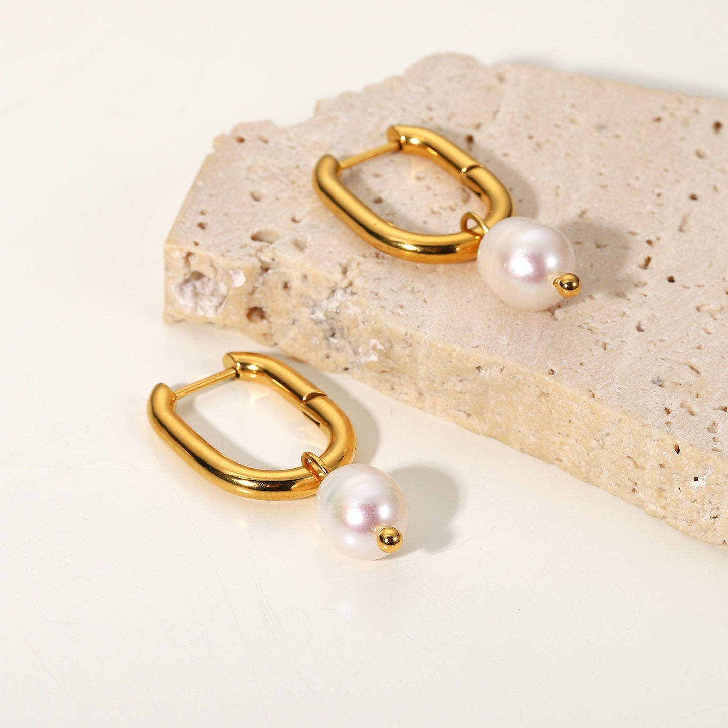 Minimalist Fashion Stainless Steel Hoop Earrings with Round Freshwater Pearl Pendant for Women