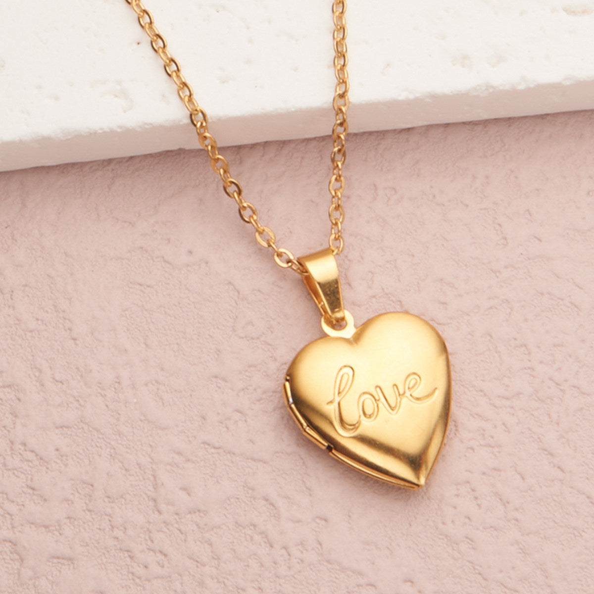 Collana con ciondolo a forma di cuore in acciaio inossidabile stile INS con montatura in acciaio al titanio e finitura in argento/oro galvanizzato