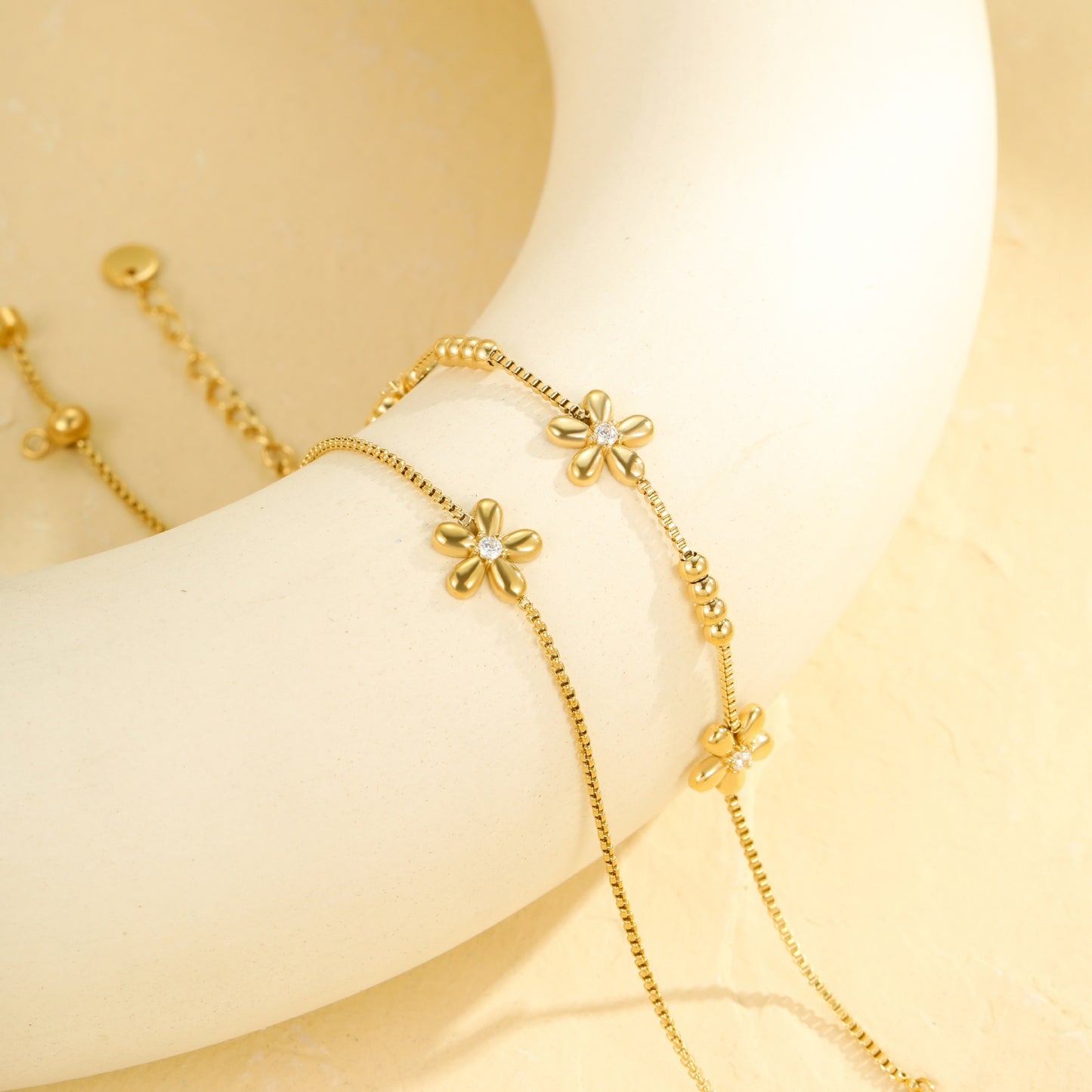 Fashionable Floral Geometric Stainless Steel Bracelet with Rhinestone Inlay for Women, Plated Minimalist Stackable Jewelry