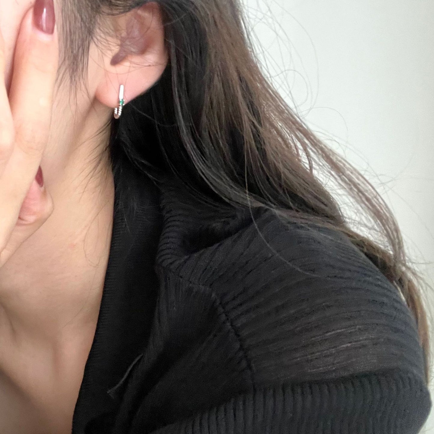Minimalist Leaf-Shaped 925 Sterling Silver Earrings with Green Zircon Inlay