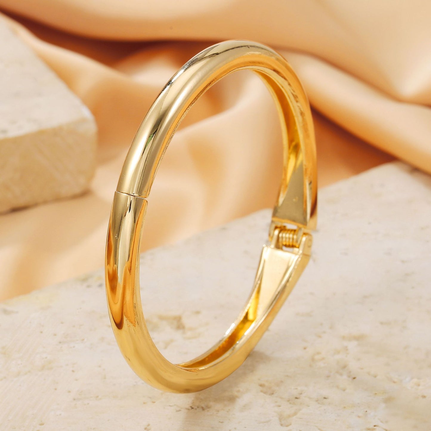 Chunky Irregular Geometric Alloy Spring Bracelet with Polished Finish for Men and Women