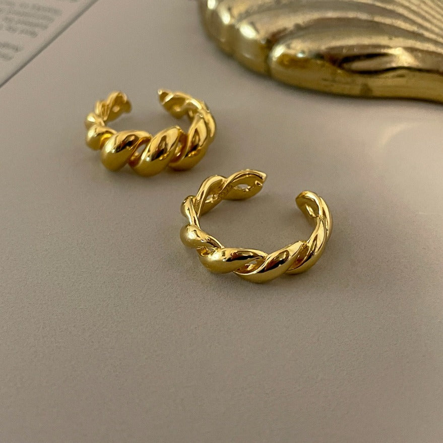 Anillo minimalista punk de plata trenzada para mujer con diseño de cuerda retorcida y construcción de plata de ley 925