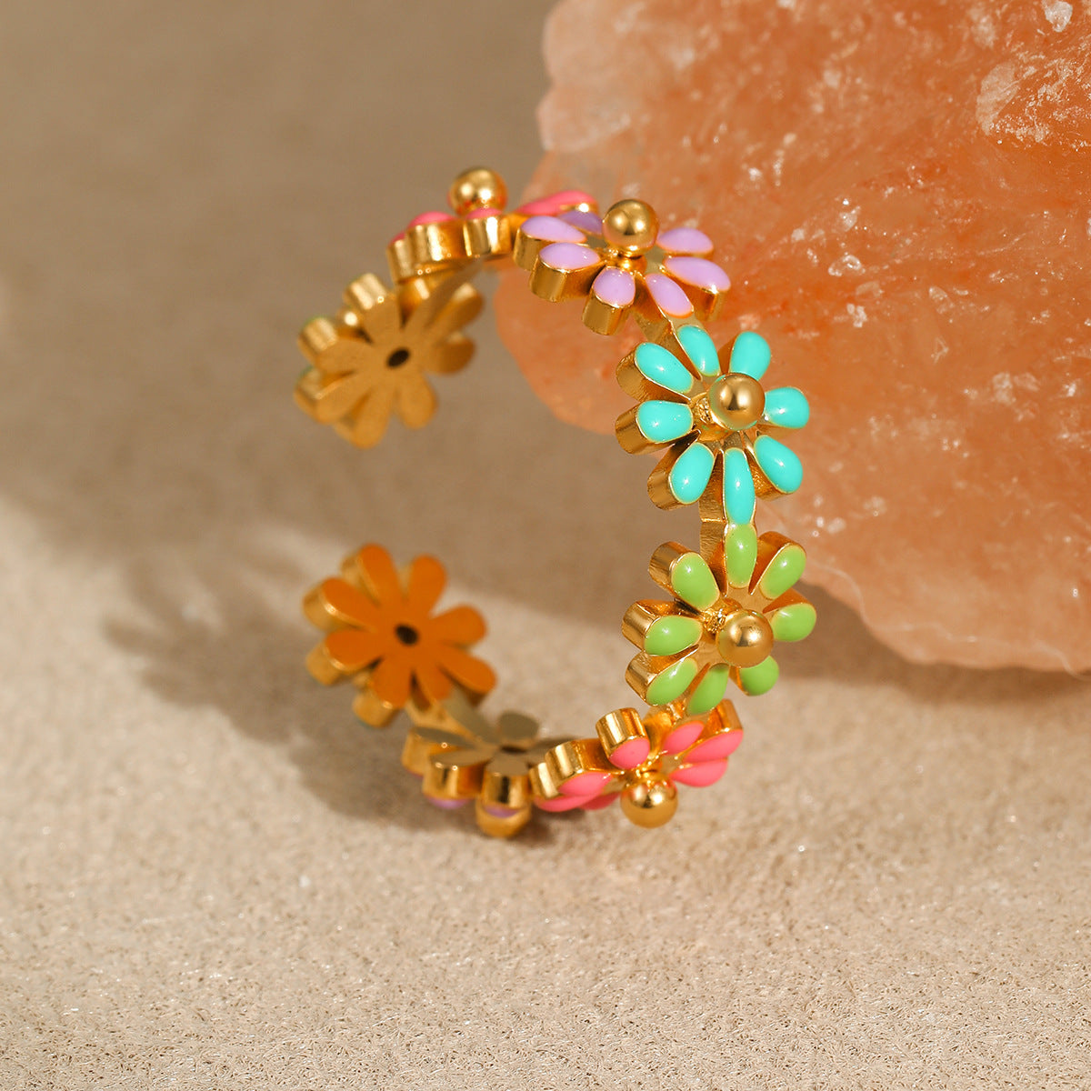 Anillo Minimalista de Margarita en Acero Inoxidable con Baño de Oro de 18K para Mujer