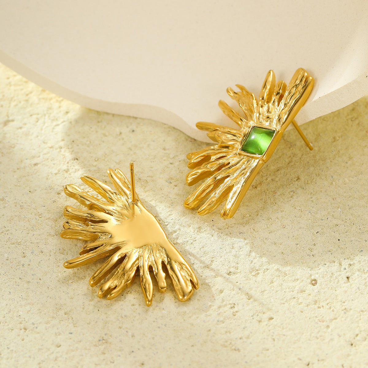 Orecchini a perno da donna a forma di girasole, in acciaio inossidabile, con occhio di gatto verde, stile vintage