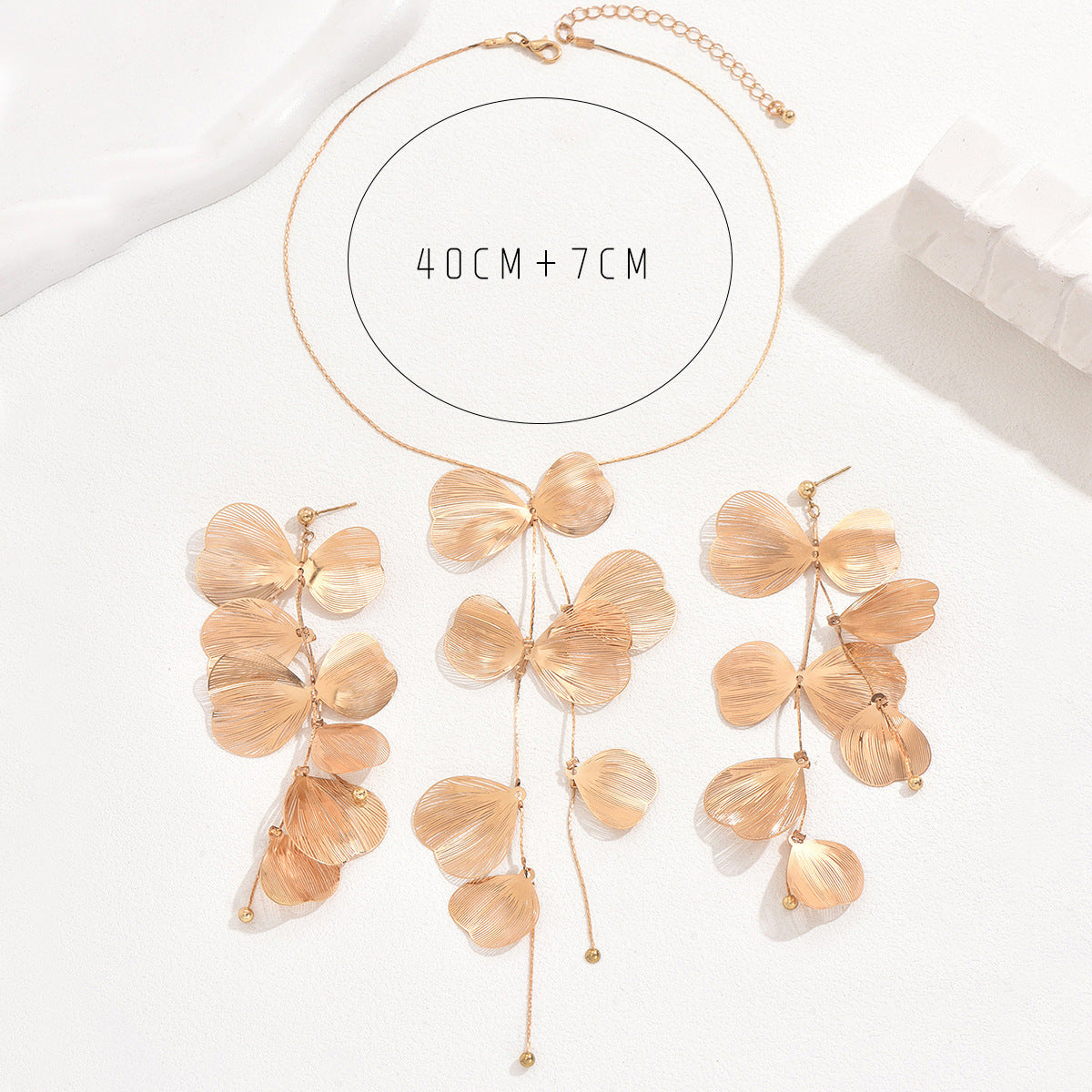Conjunto de pendientes y collar de estilo floral para mujer con colgante de cobre, acabado chapado, diseño de borlas, patrón de flores botánicas