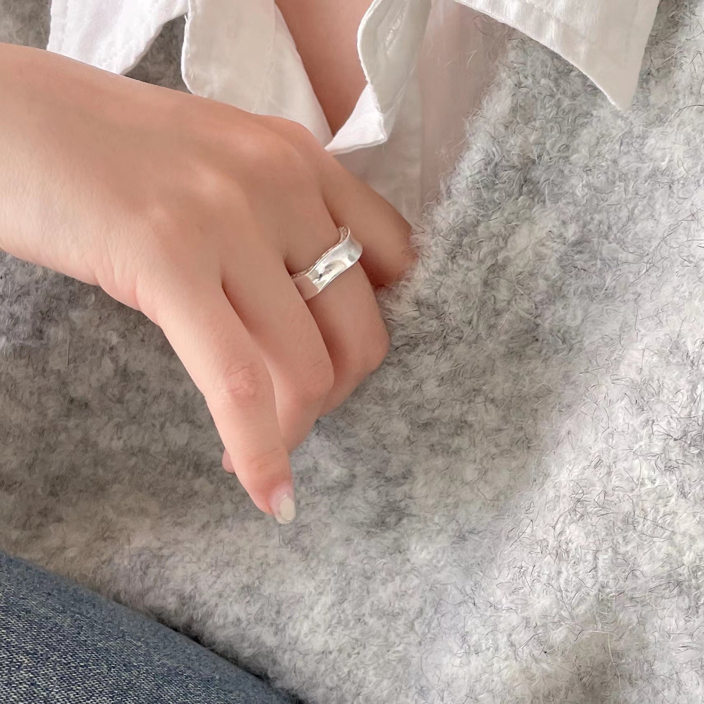 Anello da donna minimalista in argento sterling 925 con zirconi cubici pavé