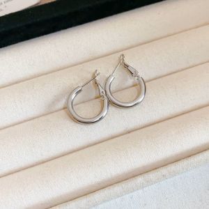 Orecchini a cerchio geometrici rotondi minimalisti da donna con base in rame placcato oro e perni in argento sterling 925, gioielli eleganti di lusso adatti all'ufficio