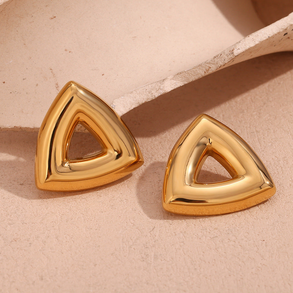 Orecchini a perno geometrici moderni minimalisti in acciaio inossidabile con placcatura in oro 18K e design triangolare cavo lucidato
