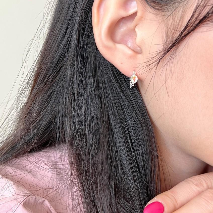 Pendientes minimalistas de fresa con cristal en plata de ley 925 con engaste micro-pavé