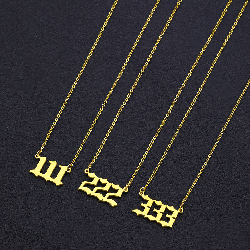 Collana con Ciondolo Numero Fortunato alla Moda per Donna in Acciaio Inossidabile e Acciaio al Titanio con Finitura Placcata Stile Catena Snake Design Numerico Minimalista