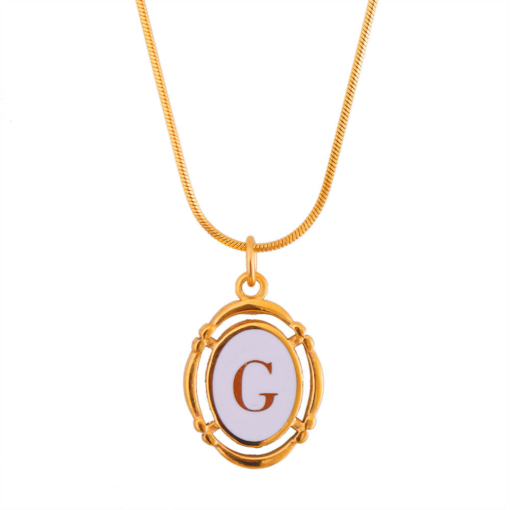 Collana con Pendente Ovale Minimalista a Forma di Lettera in Acciaio al Titanio Placcato Oro con Finitura Smaltata Unisex