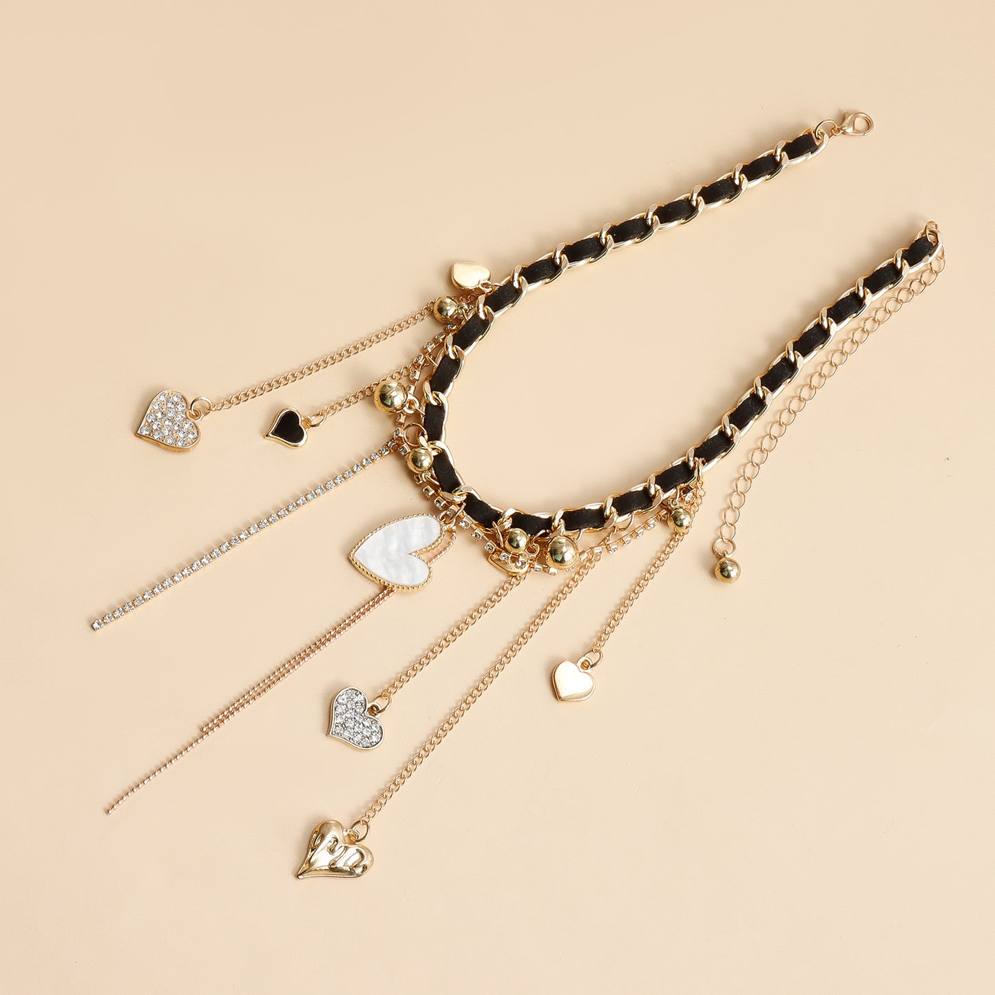 Collana da donna a croce con ciondolo a cuore e nappe chic, in lega placcata con strass