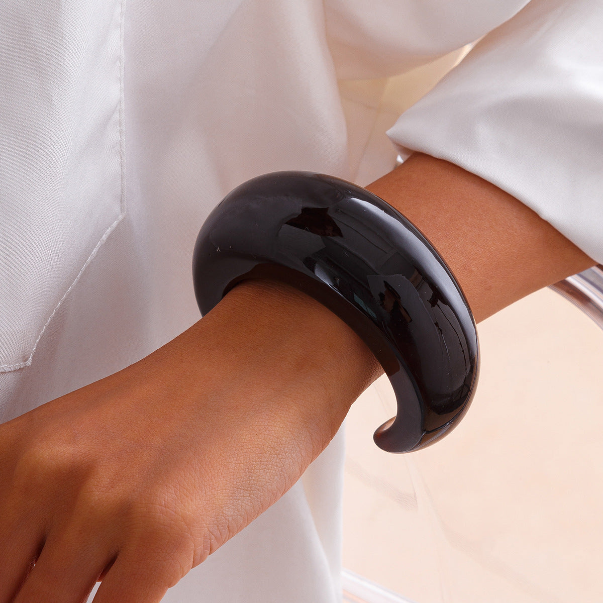 Pulsera geométrica de acrílico asimétrica atrevida con acabado pulido para mujer