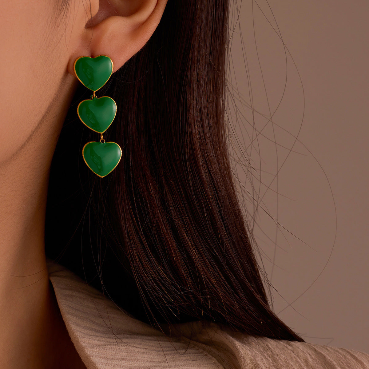 Pendientes de acero inoxidable en forma de corazón, estilo francés vintage, con baño de oro de 18 quilates y acabado esmaltado