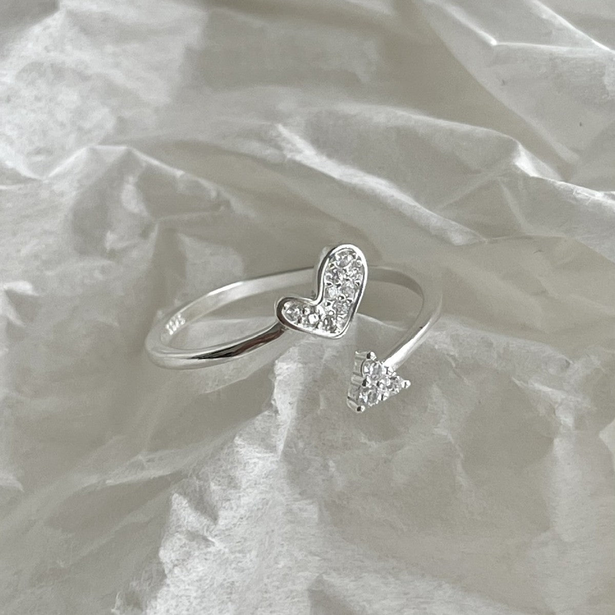 Anillo Minimalista de Plata de Ley 925 en Forma de Corazón y Triángulo con Incrustaciones de Circonita para Mujer