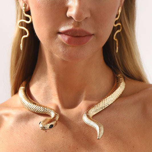 Parure unisex di collana e orecchini oversize a serpente in lega con finitura placcata