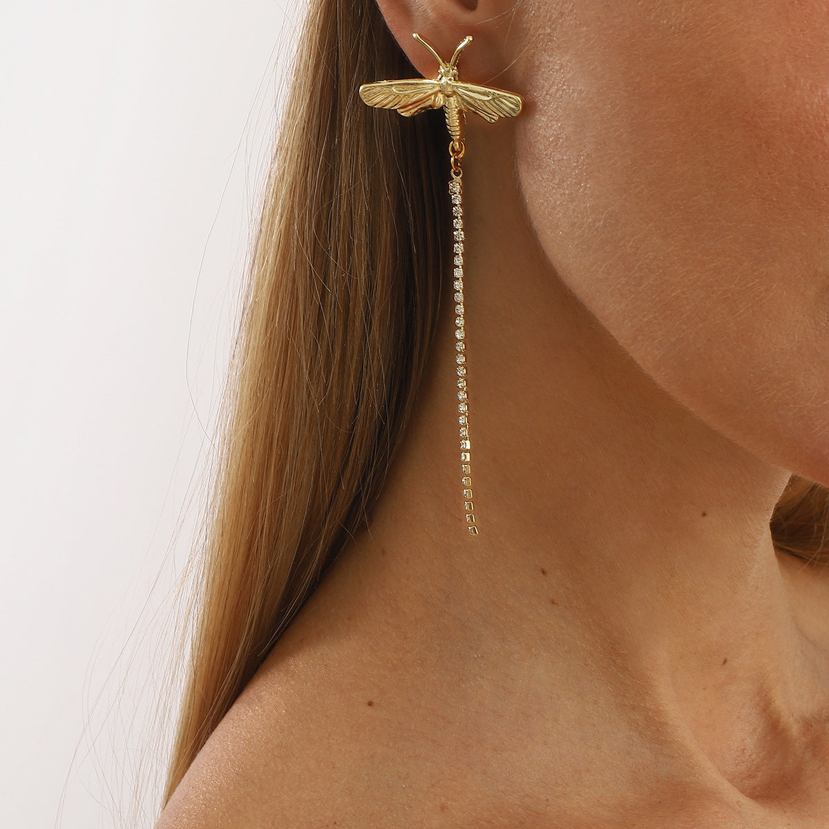 Orecchini pendenti lunghi con nappine in lega di zinco minimalisti con design a libellula da donna, accessorio di moda galvanizzato