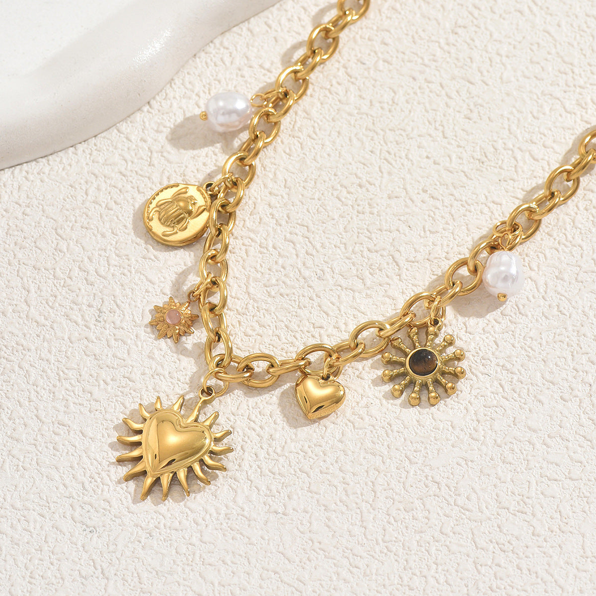 Chic Heart-Shaped Zinc Alloy Pendant Necklace with Gold-Plated Inlay and Artificial Gemstones for Women