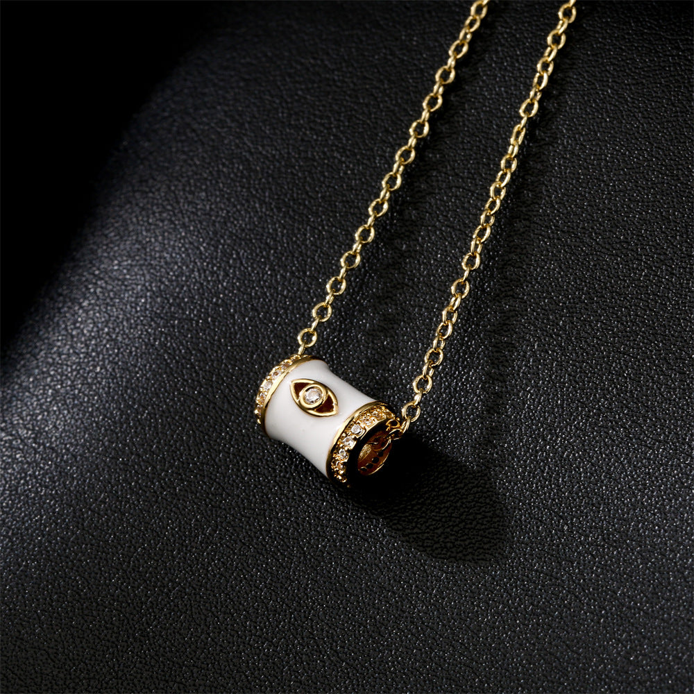 Collana con pendente geometrico minimalista in rame, placcatura in oro 18 carati e finitura smaltata con charm in zirconia cubica