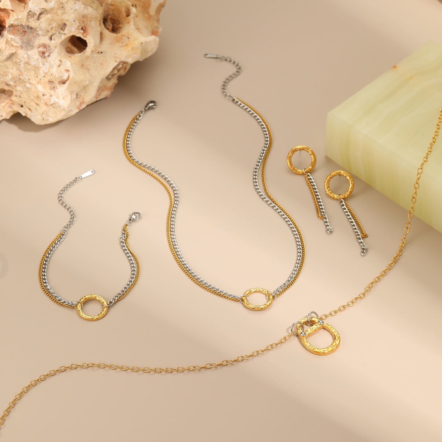 Collar de acero inoxidable geométrico minimalista punk con acabado chapado para mujer