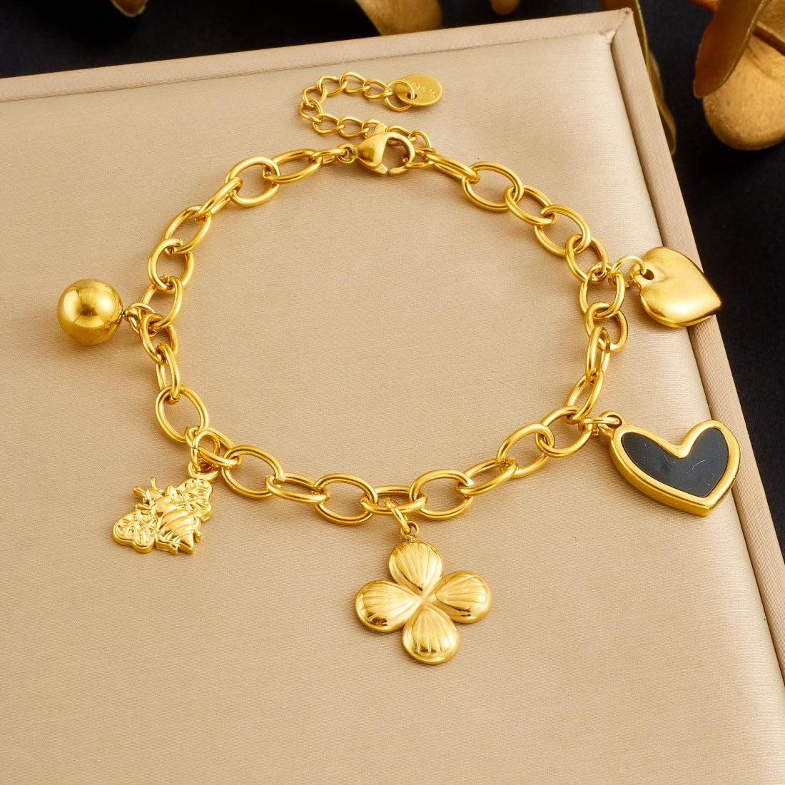 Minimalist Sweet Gold Plated Black Drip Oil Heart Floral Pendant Stainless Steel Bracelet for Women