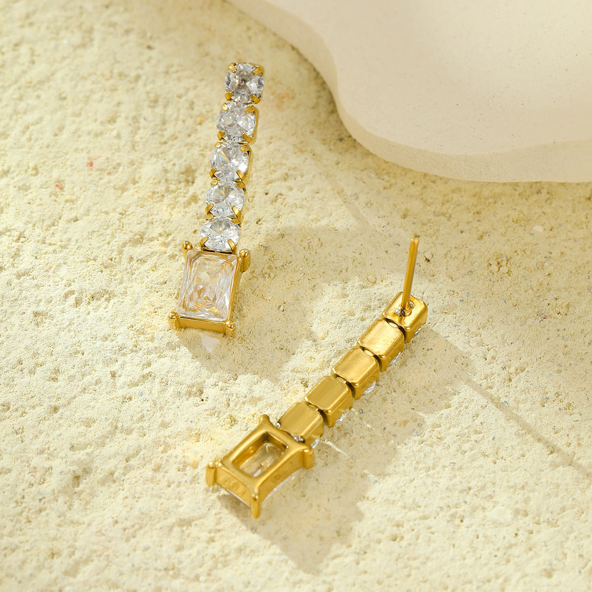 Elegantes Pendientes Colgantes Cuadrados de Acero Inoxidable con Acentos de Zirconia para Mujer, Acabado Bañado, para Vestimenta de Oficina a la Moda