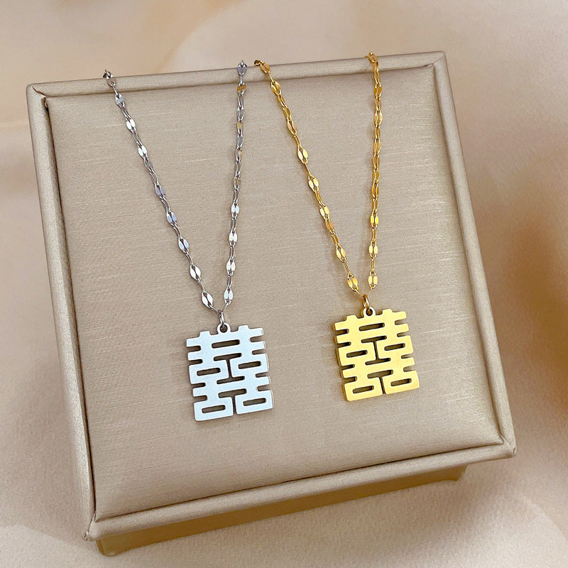 Collar con Colgante Minimalista Geométrico de Doble Felicidad para Mujer de Acero de Titanio Bañado en Oro Real con Cadena de Guardapelo