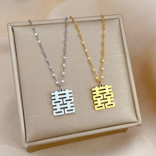 Collar con Colgante Minimalista Geométrico de Doble Felicidad para Mujer de Acero de Titanio Bañado en Oro Real con Cadena de Guardapelo