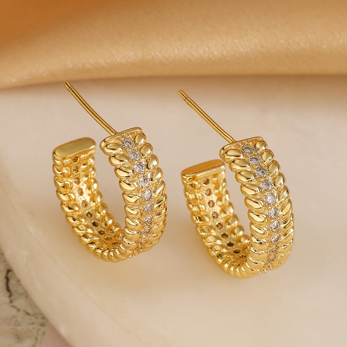 Orecchini Geometrici da Donna in Rame con Placcatura in Oro 18K e Intarsio in Zirconi, Minimalisti e di Tendenza