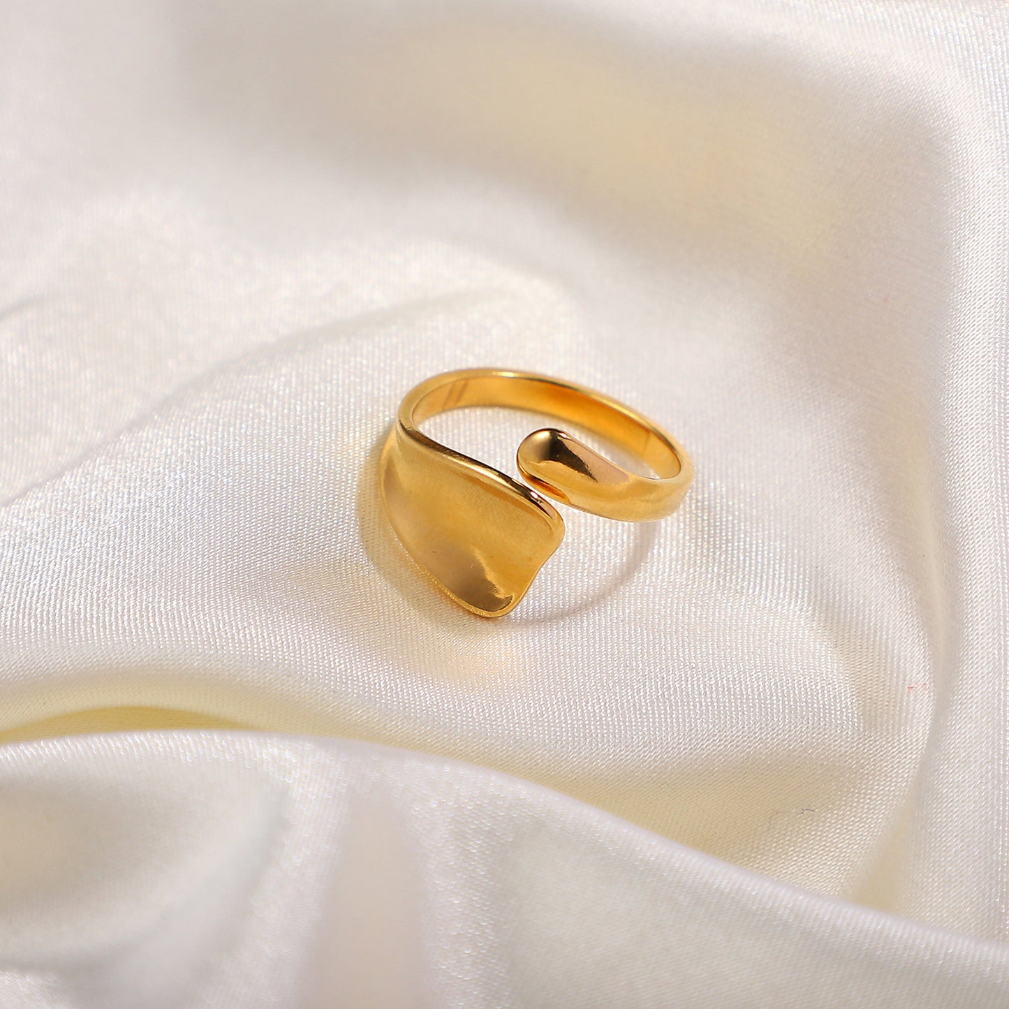 Geometric Irregular Open Ring for Women in Titanium Steel with 18K Gold Plating