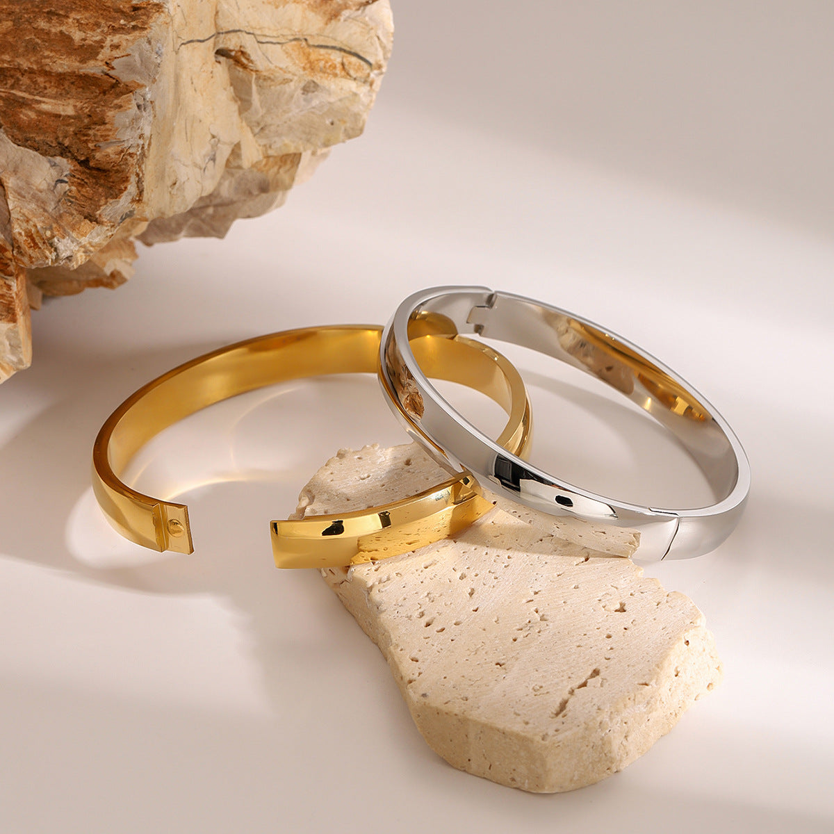 Brazalete Minimalista Geométrico de Acero Inoxidable Galvanizado para Mujer y Hombre
