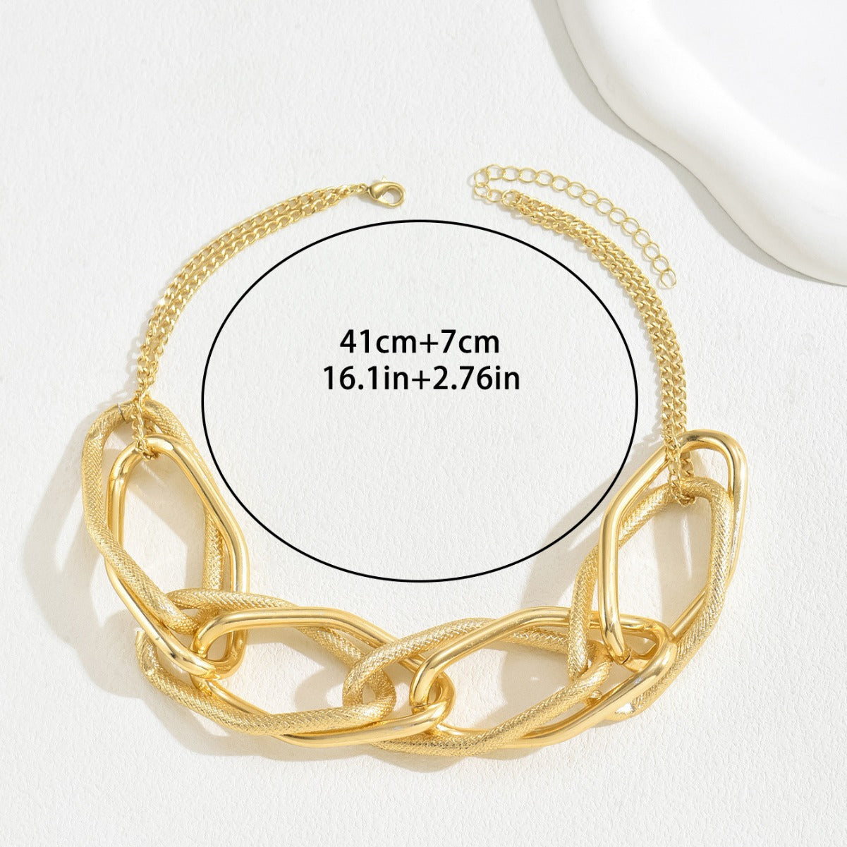 Collar con colgante geométrico de moda para mujer, construcción de aleación de zinc y acabado galvanizado