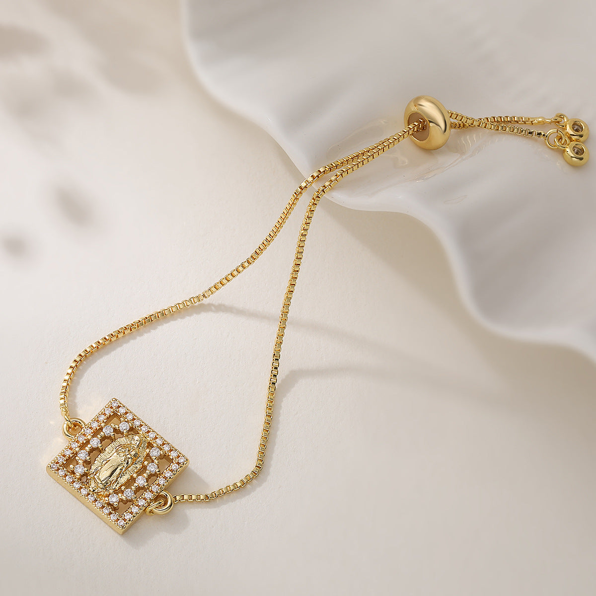 Elegant 18K Gold Plated Brass Geometric Micro-inlay Cubic Zirconia Bracelet for Women