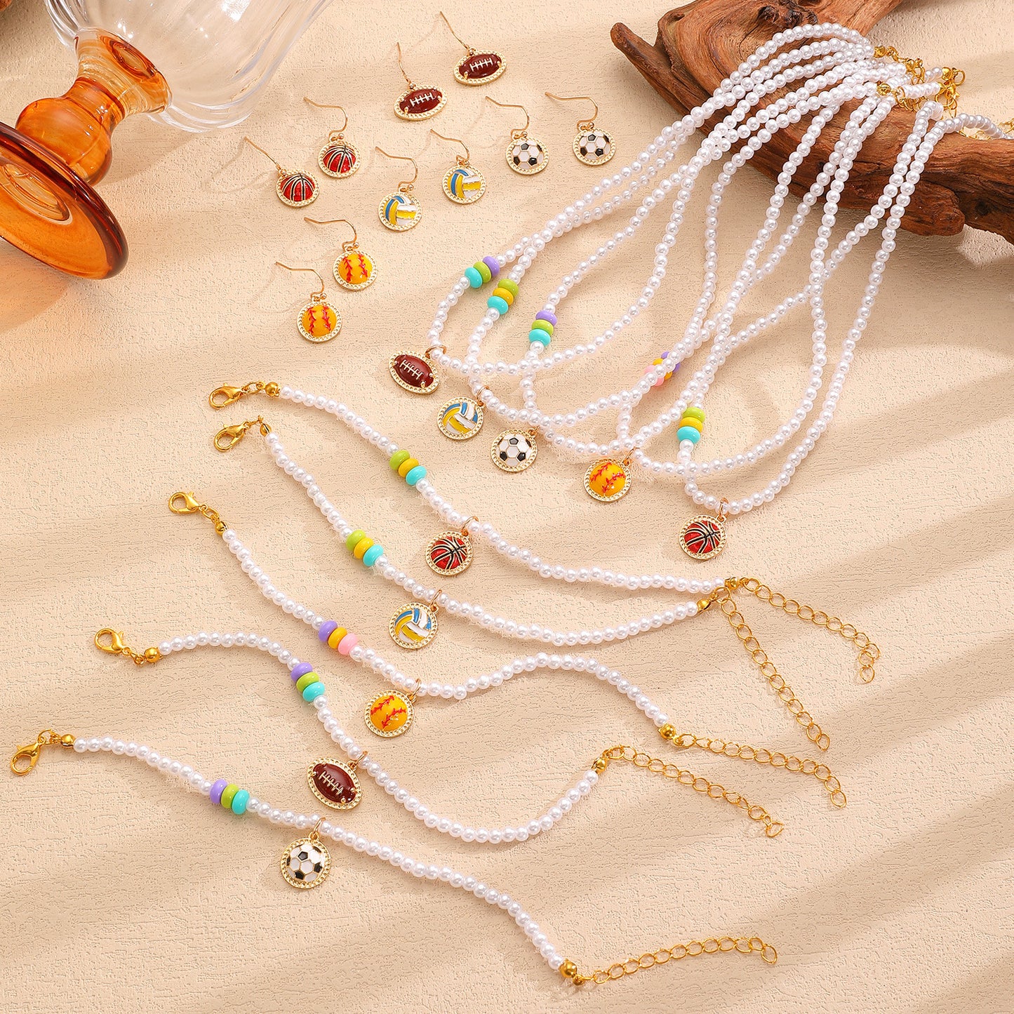 Set di Collana, Bracciale e Orecchini con Pendente a Sfera in Lega di Zinco Placcata Sportiva e Perle per Donna