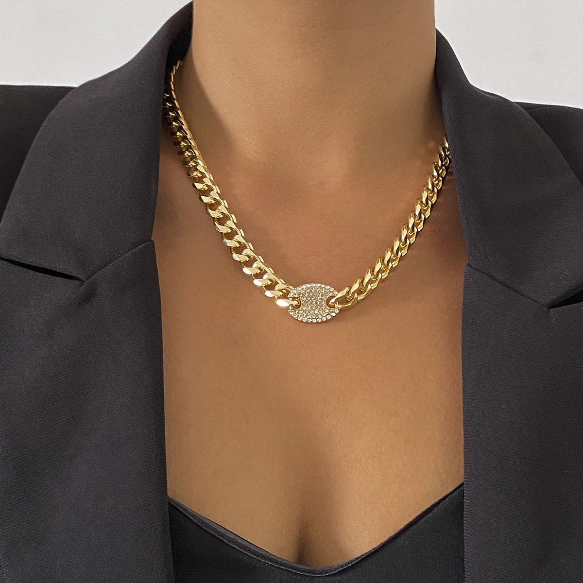 Collana con ciondolo geometrico stile Punk da donna con intarsio in strass e catena a croce in lega