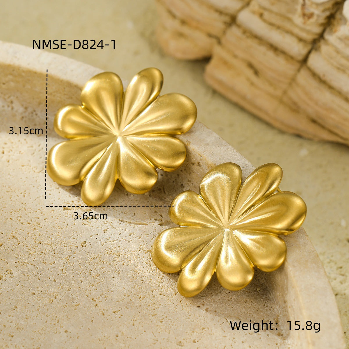 Set di orecchini, bracciale e anello da donna placcati oro 18K in acciaio inossidabile spazzolato, a forma di fiore, in stile vintage
