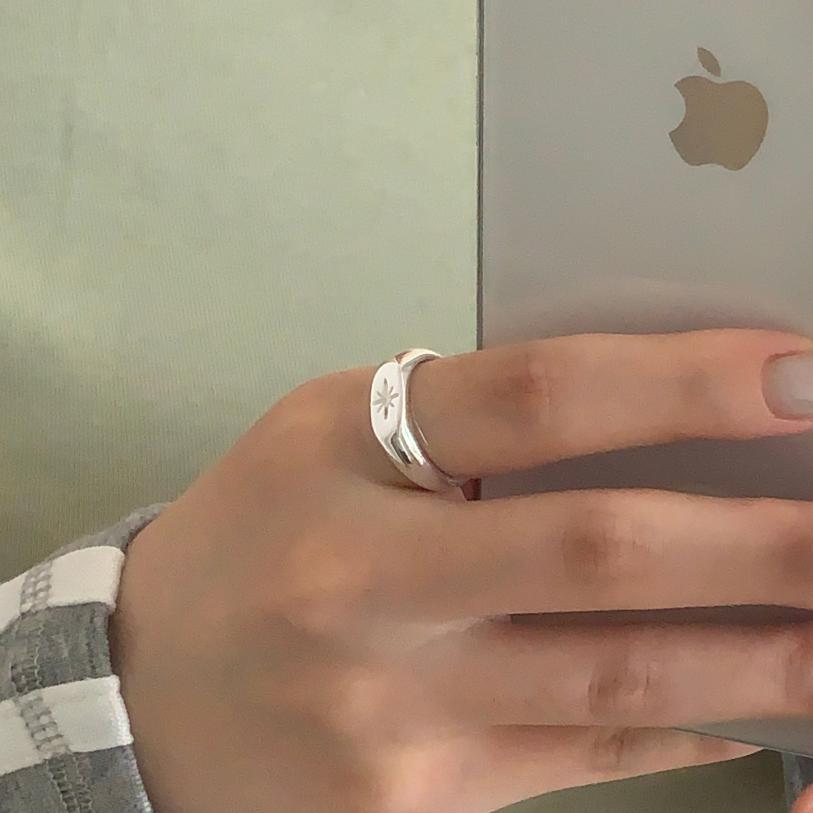 Anello Aperto a Stella Minimalista in Argento Sterling 925 con Dettaglio Fiocco per Donna