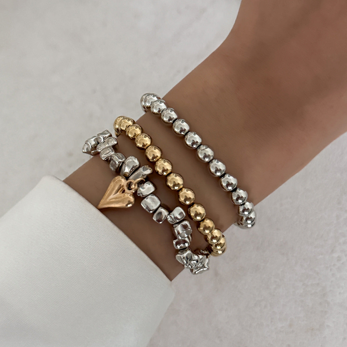 Collana con ciondolo personalizzato in lega a forma di cuore irregolare da donna con finitura placcata e dettagli perline