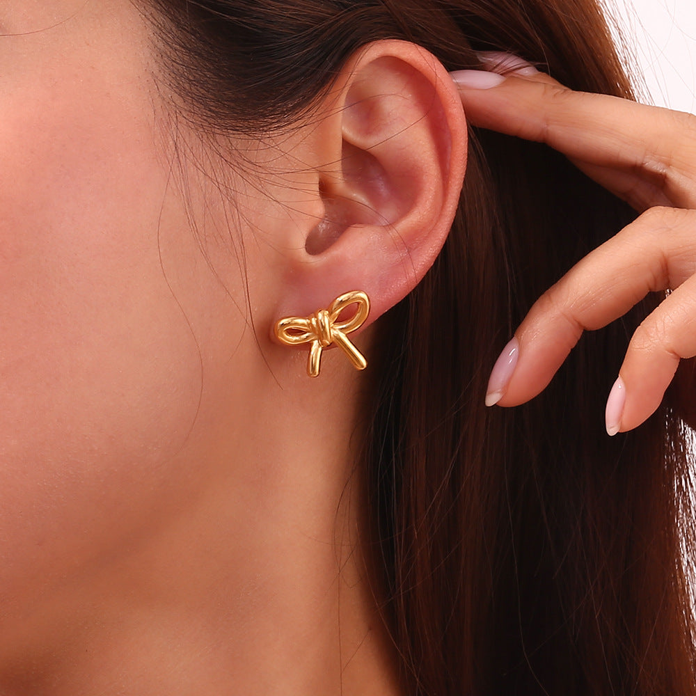 Orecchini da donna minimalisti vintage a forma di fiocco in acciaio inossidabile placcato oro 18 carati