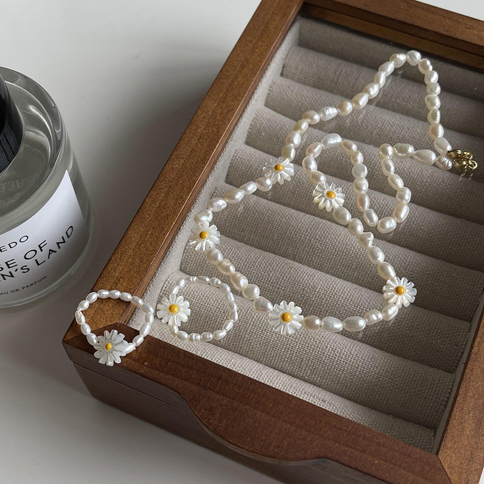 Collana con Ciondolo Margherita Fresca e Naturale con Perla d'Acqua Dolce su Catenina Box